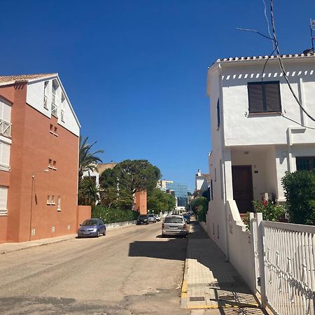 Chalet Adosado En Urbanizacion Con Precioso Jardin Дения Екстериор снимка