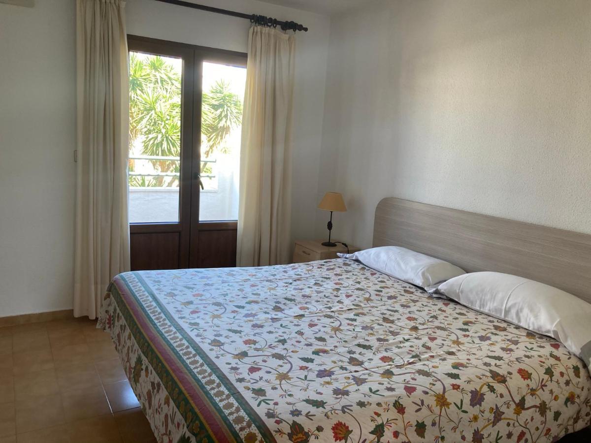 Chalet Adosado En Urbanizacion Con Precioso Jardin Дения Екстериор снимка