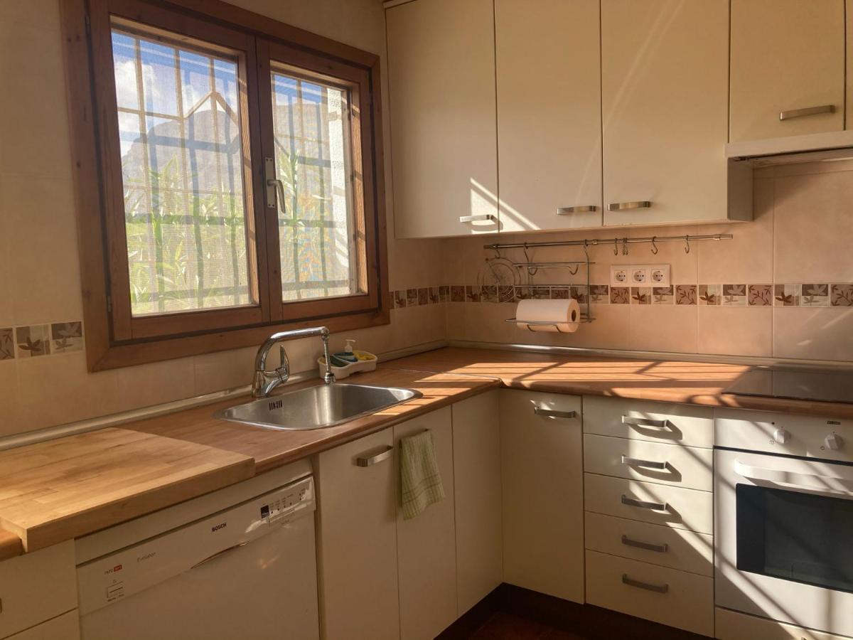 Chalet Adosado En Urbanizacion Con Precioso Jardin Дения Екстериор снимка